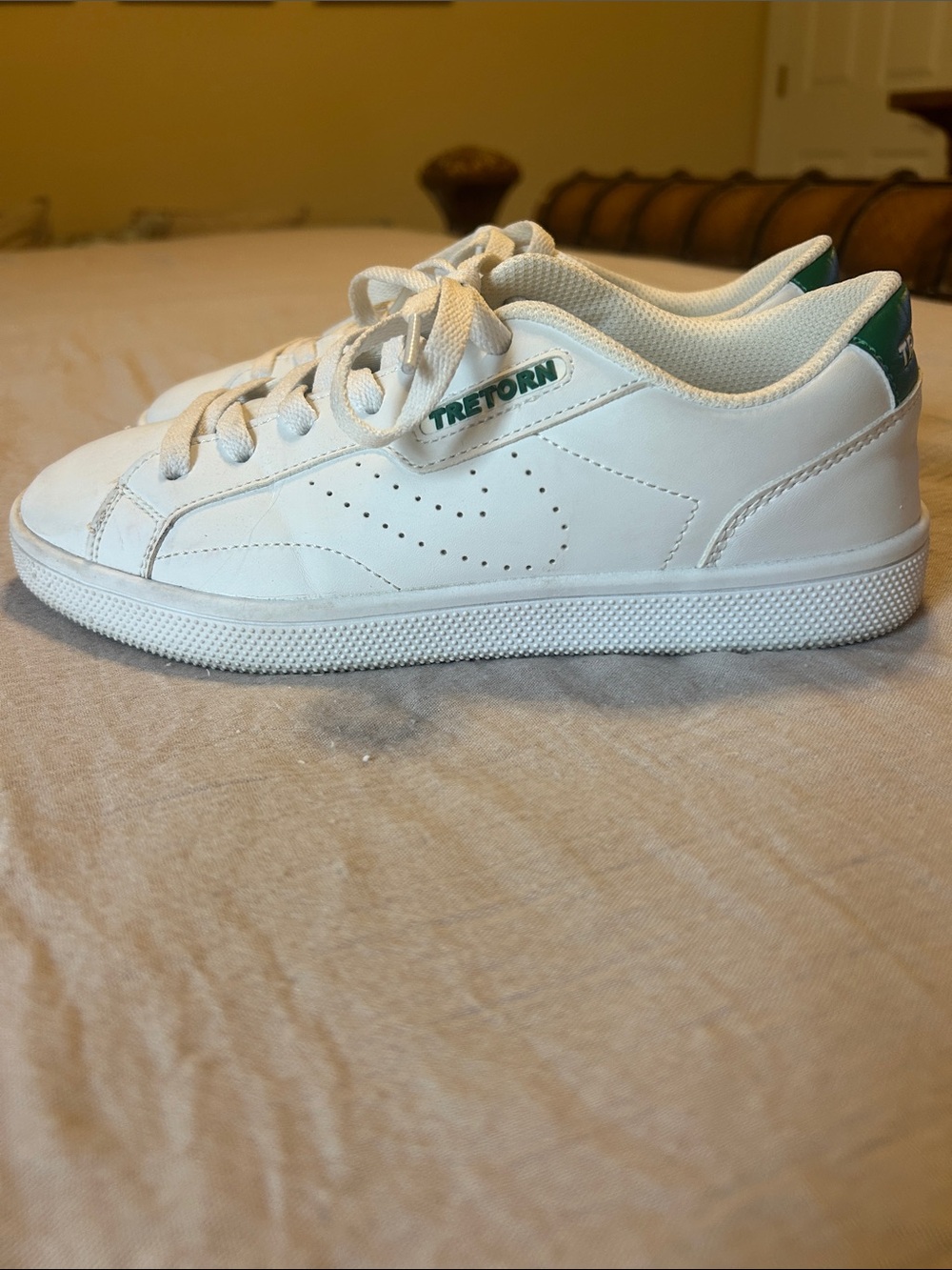 Women’s Tretorn classic white sneaker-Sz 7.5